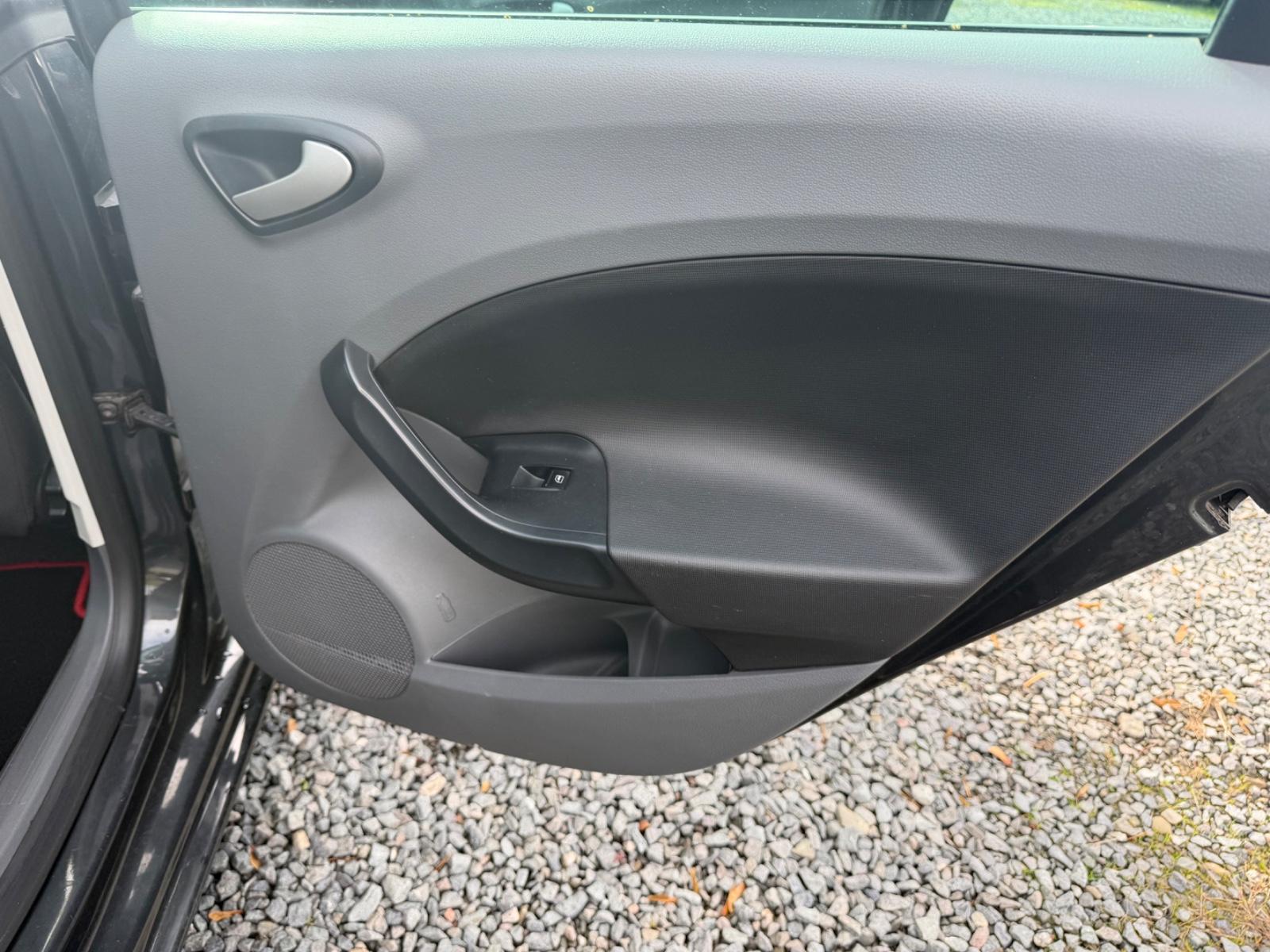 Seat Ibiza 2011 — photo 11