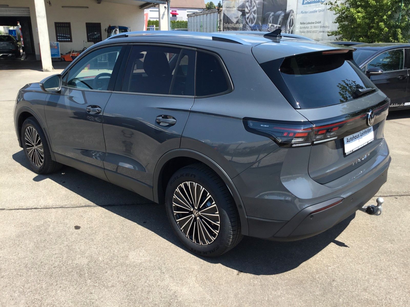 Fahrzeugabbildung Volkswagen Tiguan 1.5 eTSI DSG Life+AHK+360°+18"+LED+AppCon