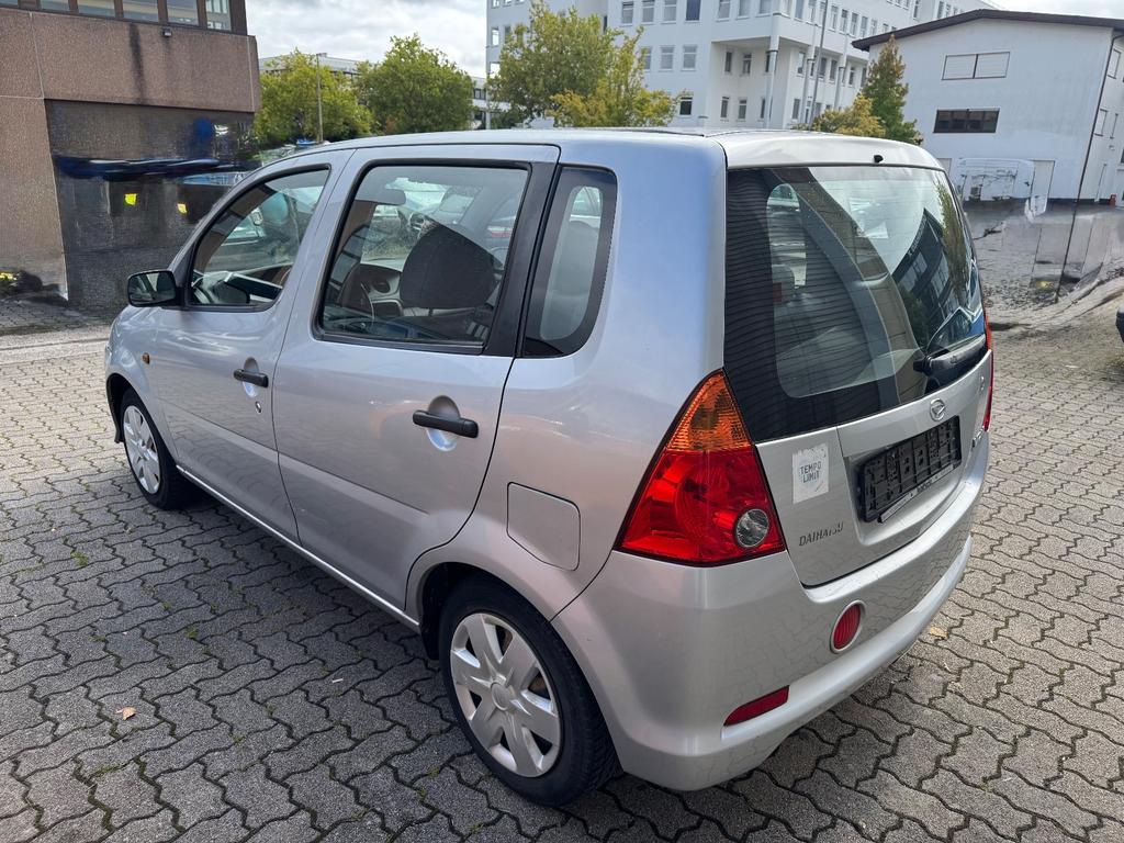 Daihatsu YRV