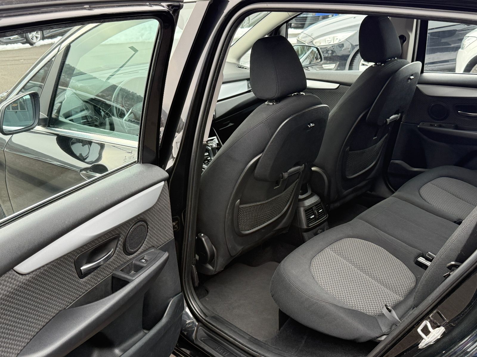 Fahrzeugabbildung BMW 218i Gran Tourer Advantage Aut AHK GRA PDC SHZ