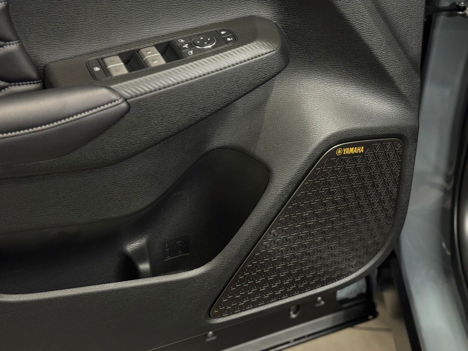 Fahrzeugabbildung Mitsubishi Outlander 2.4PLUG-IN HYBRID 4WD TOP