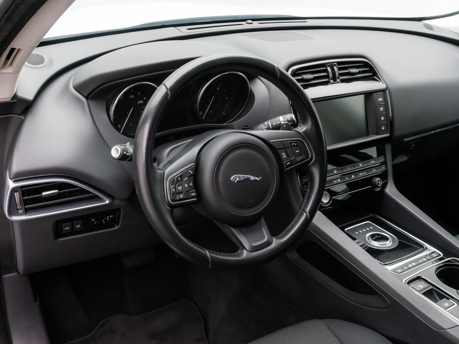 Fahrzeugabbildung Jaguar F-PACE Pure AWD Xenon Memory Kamera Tempomat 20"