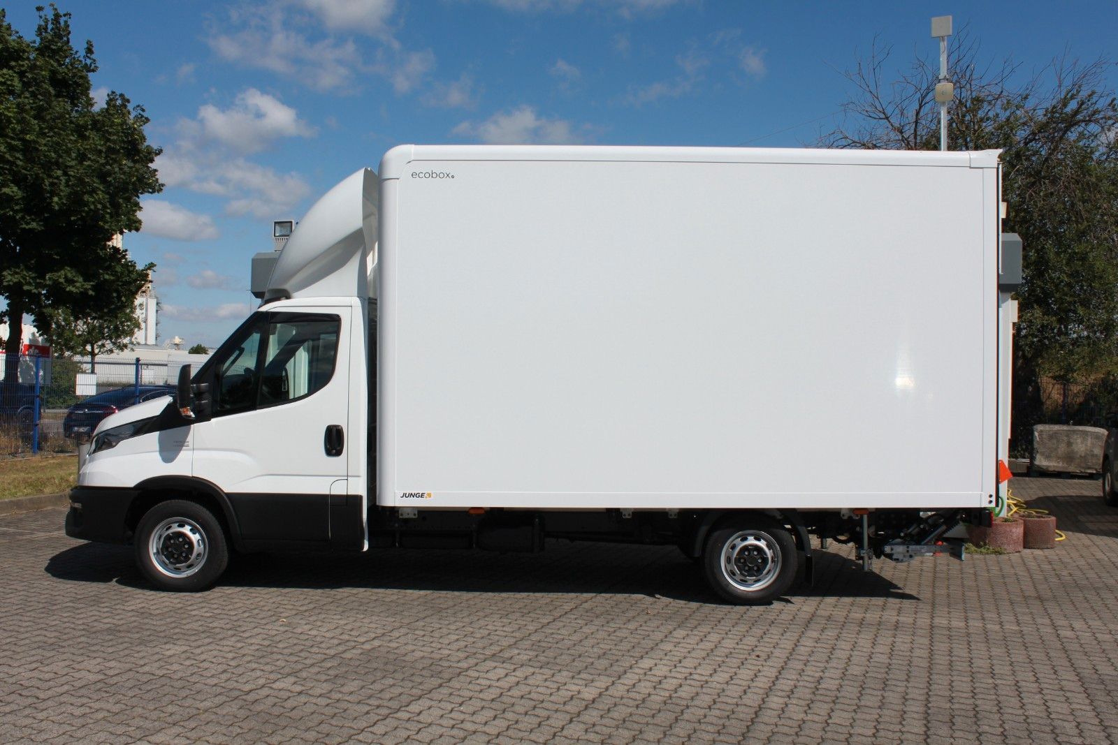 Fahrzeugabbildung Iveco Daily Koffer/LBW 35S16HA8