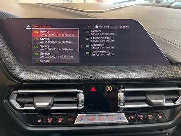 BMW 118 d Sport Line *LED*PDC*CARPLAY*TOUCH*SHZ*TEMP