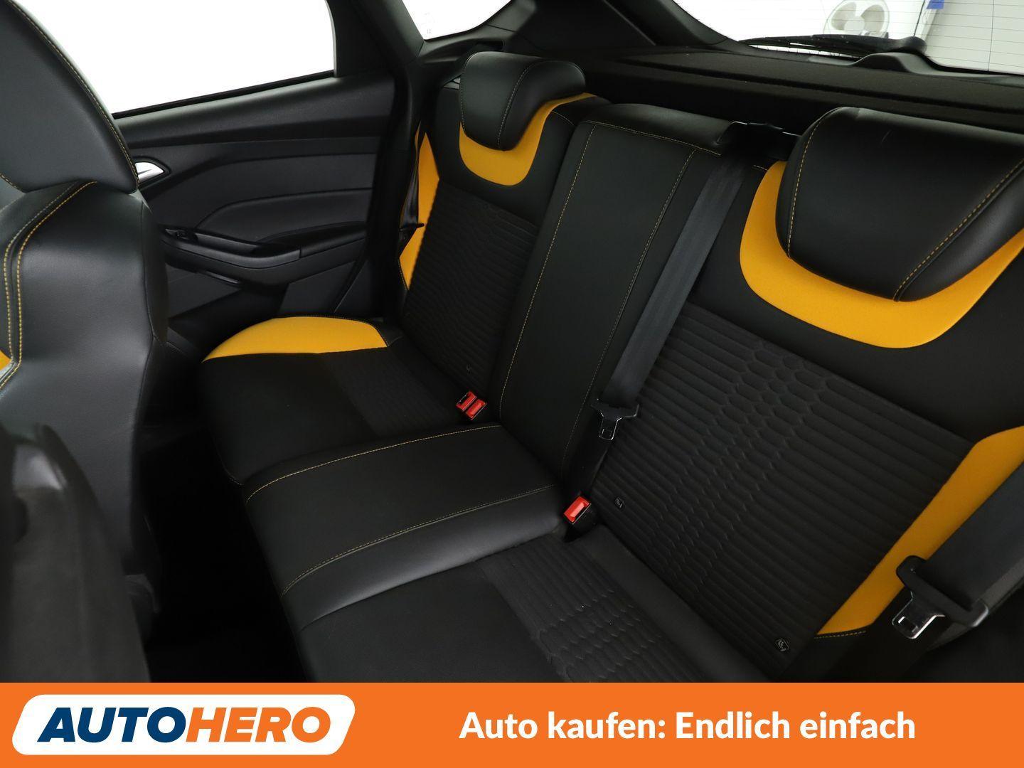 Ford Focus 2.0 EcoBoost ST *NAVI*XENON*TEMPO*PDC*SHZ*