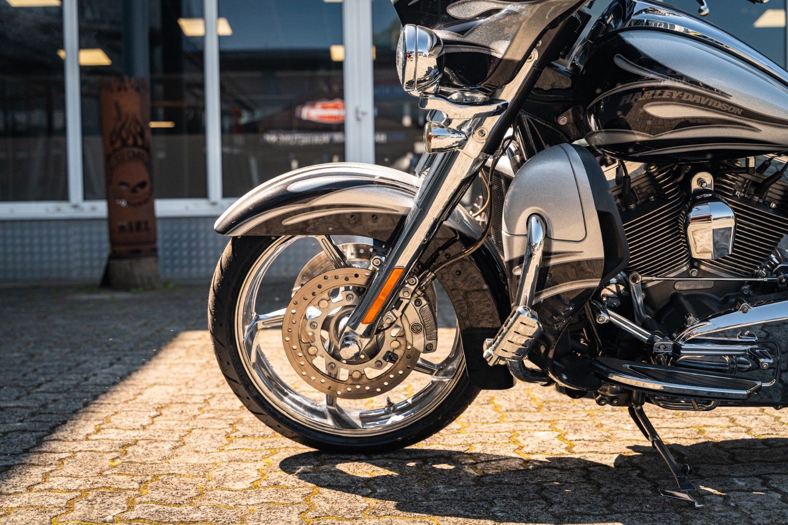 Fahrzeugabbildung Harley-Davidson CVO STREET GLIDE 110 cui FLHXSE - Kesstech-