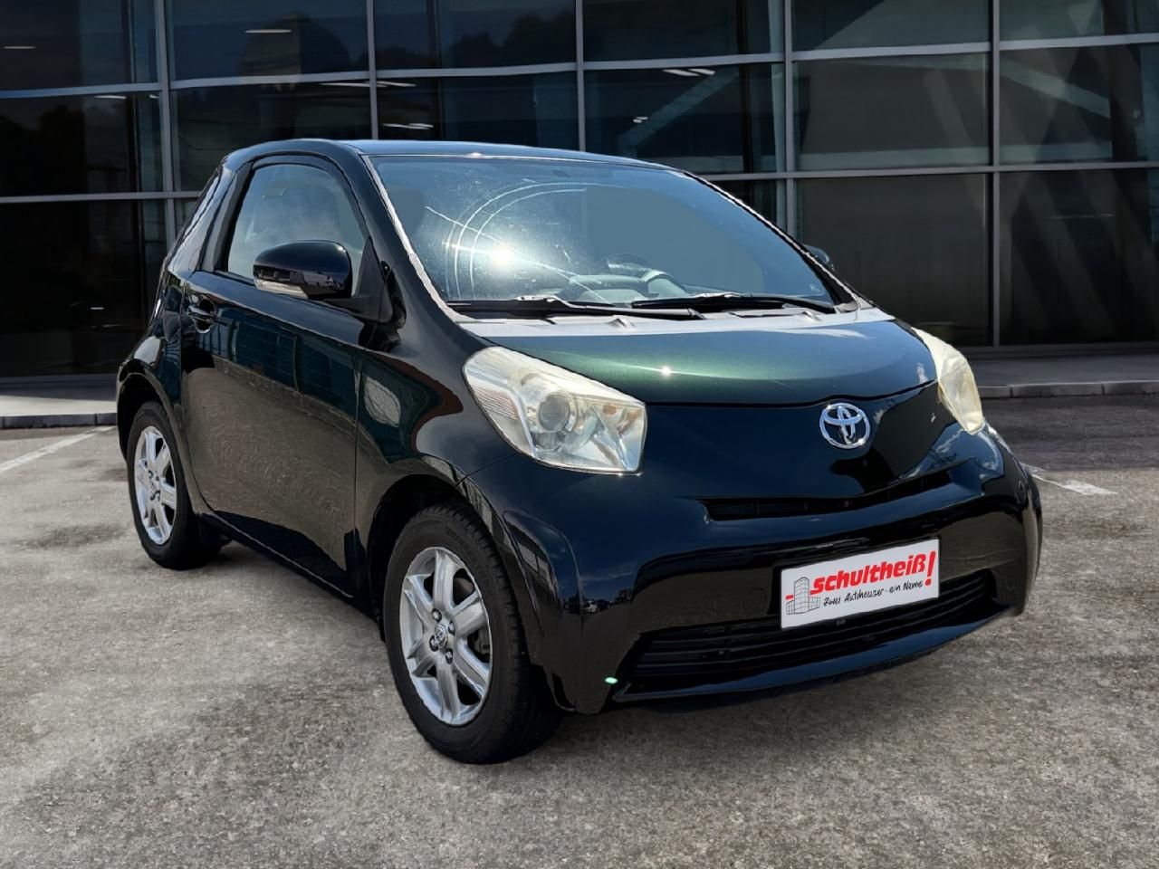 Fahrzeugabbildung Toyota iQ +