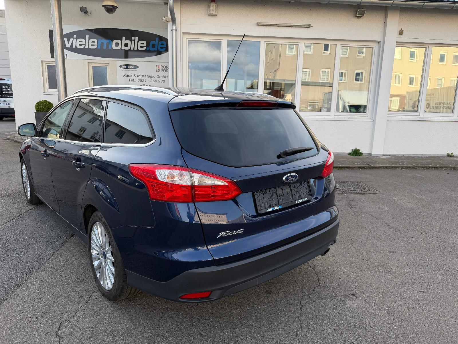 Ford Focus 2011 — photo 9