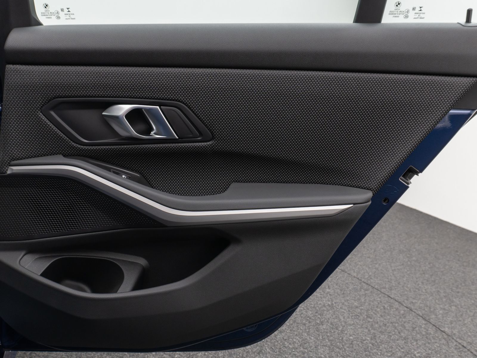 Fahrzeugabbildung BMW 330e CockPitPr Navi PDC Alarm Geschwindigkeitsre