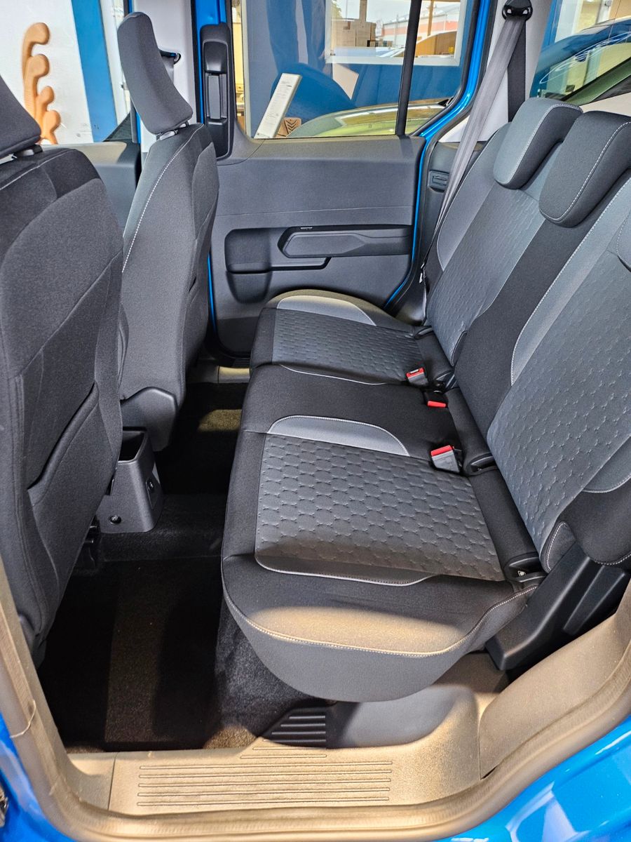 Fahrzeugabbildung Ford Tourneo Courier Titanium