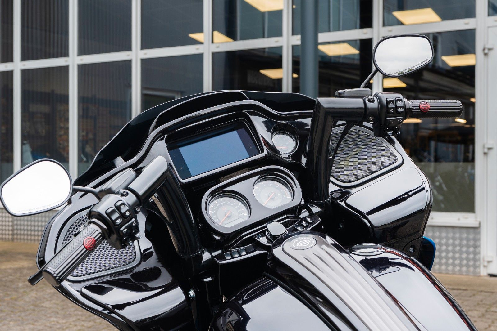 Fahrzeugabbildung Harley-Davidson CVO ROAD GLIDE 117 FLTRXSE 131 CUI SE Öhlins