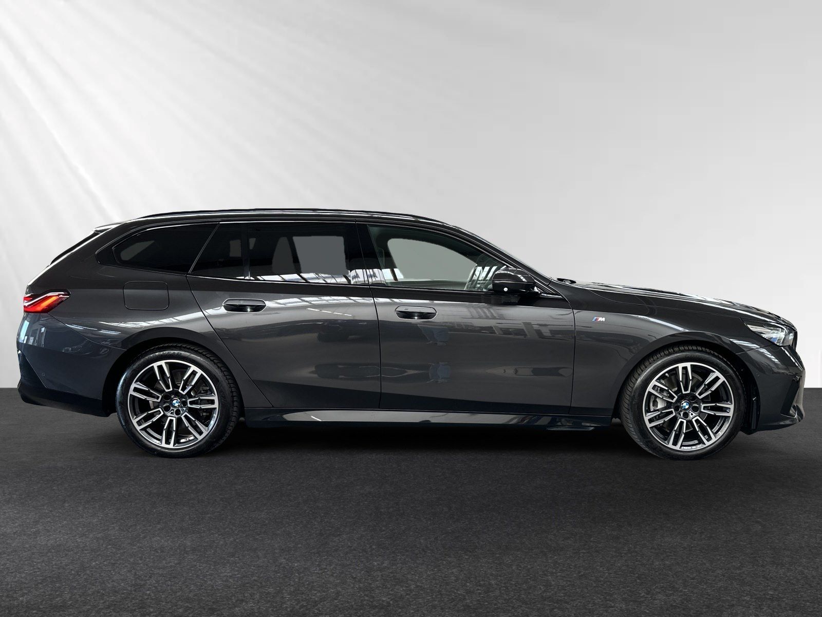BMW 540d xDrive Touring M Sport AHK Pano Standhzg foto 2
