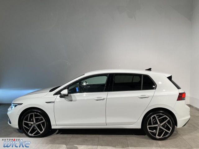 Golf VIII 1.5 TSI DSG Style NAVI KLIMA PDC LED