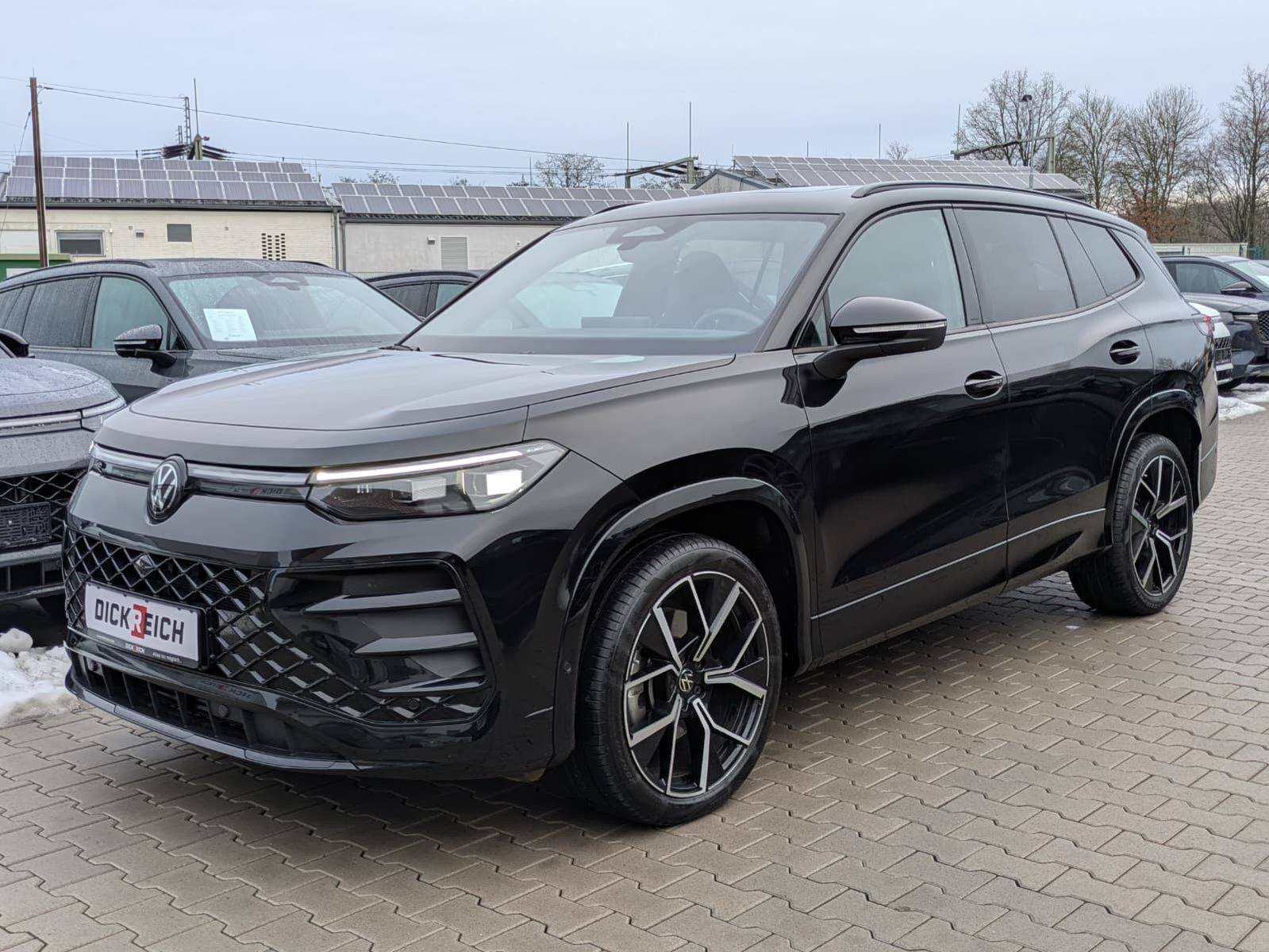 Fahrzeugabbildung Volkswagen Tayron 2.0 TDI 4M R-Line BLACK*7S*IQ-L.*PANO*HUD