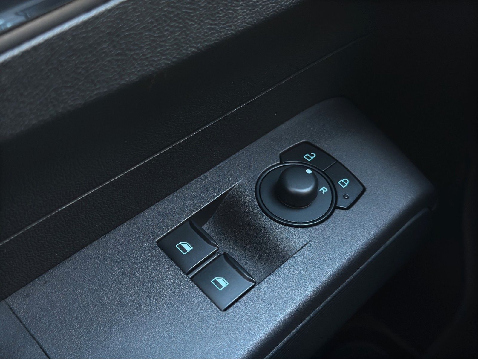 Fahrzeugabbildung Ford Transit Courier Allwetter/Tempomat/MwSt