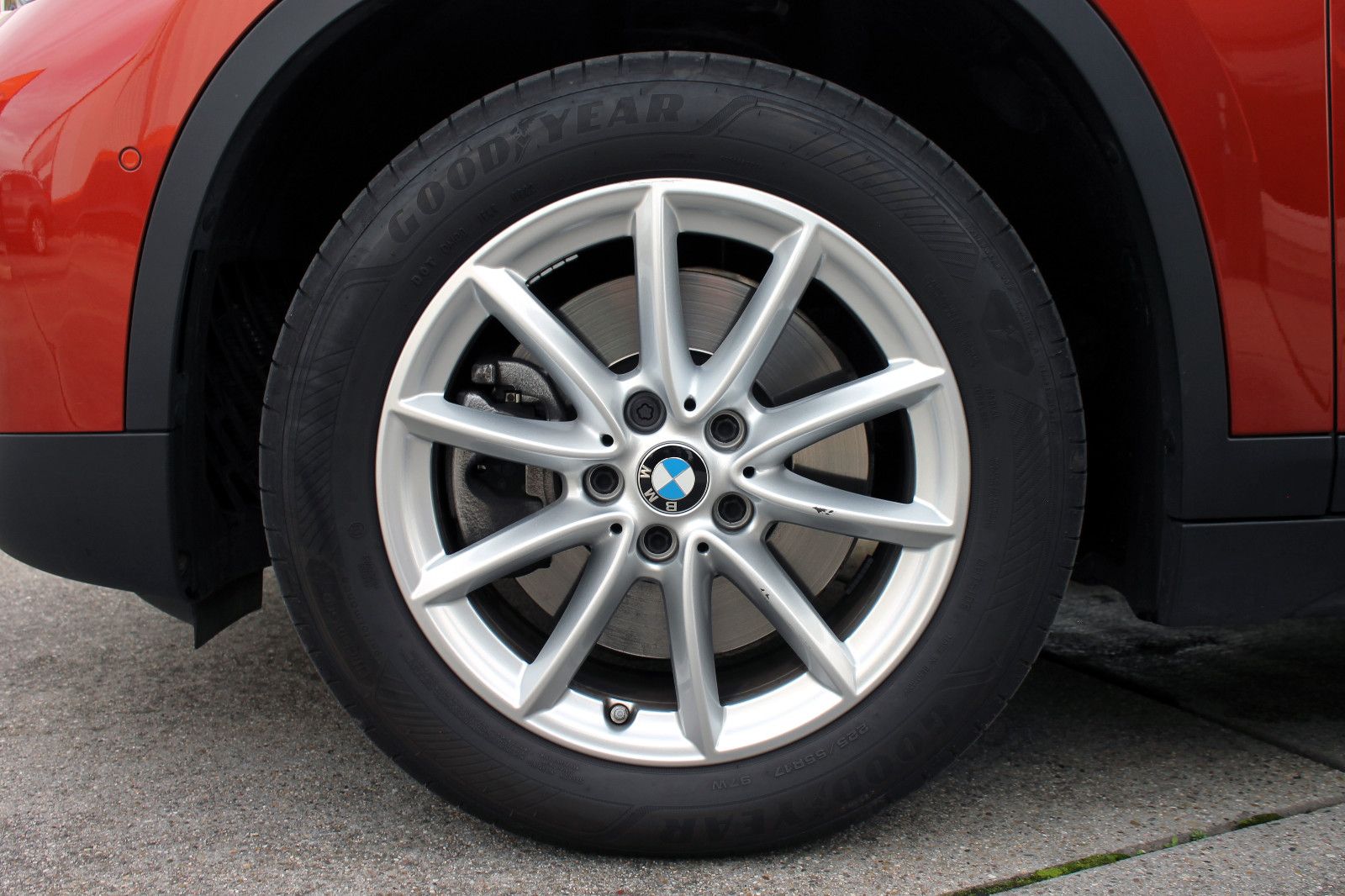 Fahrzeugabbildung BMW X1 sDrive 20i Steptr. Advantage KAM PDC SHZ TEMP