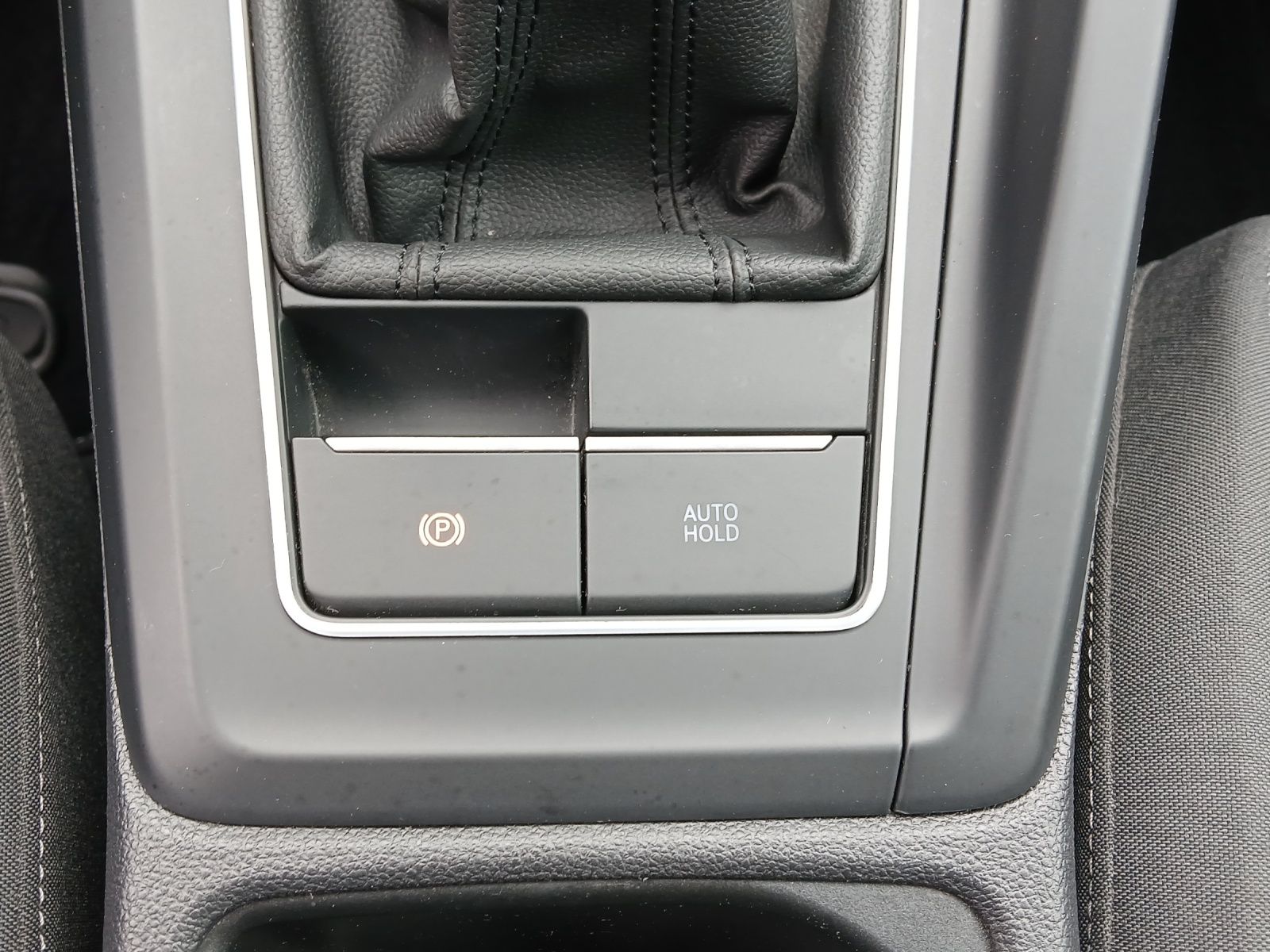 Fahrzeugabbildung Volkswagen Golf VIII Variant TSI Life LED Navi AID ACC PDC