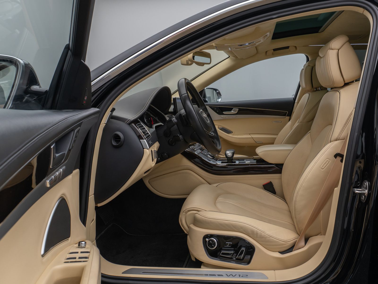 Fahrzeugabbildung Audi A8 W12 Lang Chauffeur GSD B&O Keramik TV Voll