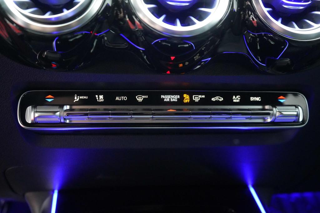 Mercedes-Benz GLB 220