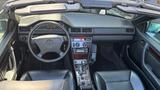 Mercedes-Benz E 220  E 220 - Mercedes-Benz E 220 mit Benzin-Antrieb: Cabrio, Automatik