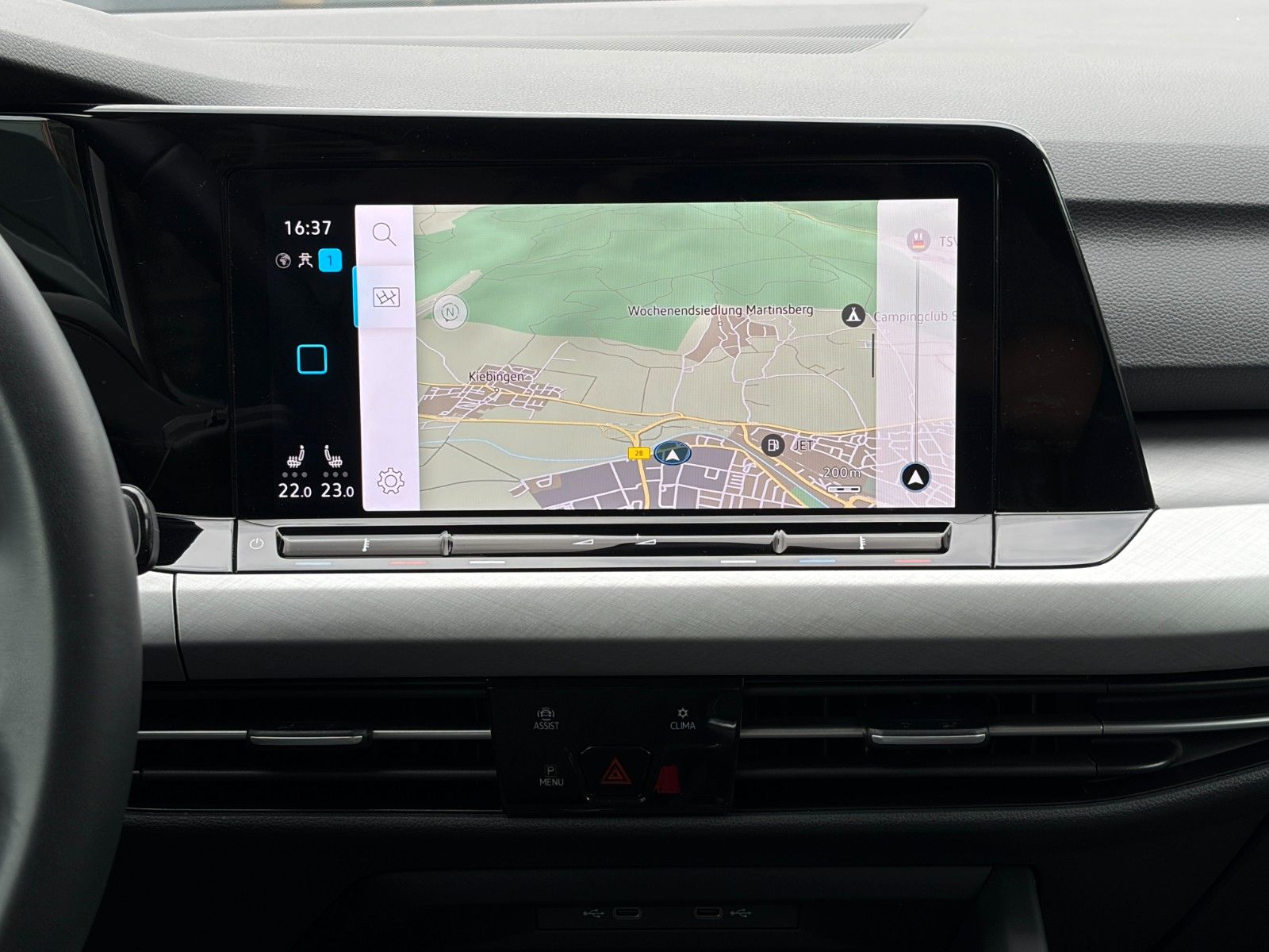 Fahrzeugabbildung Volkswagen Golf VIII Life 1.5 TSI ACC PDC NAV LHZ 3Z-KLIMA