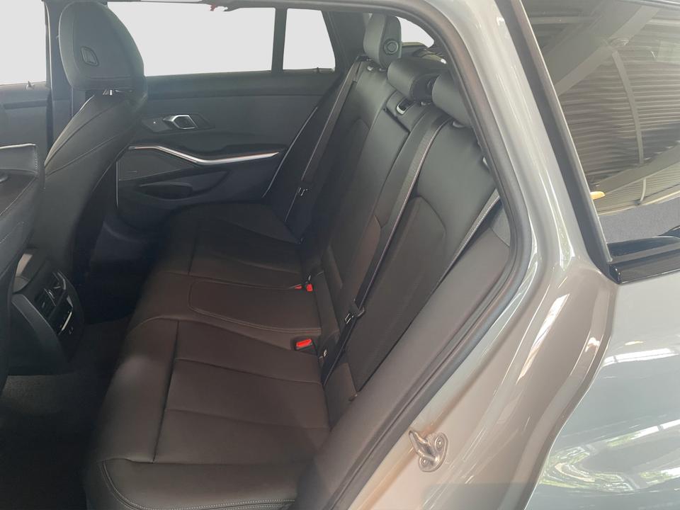 BMW M340d xDrive Touring M Sport Pro Pano Harman