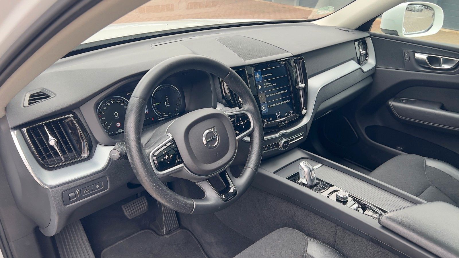 Fahrzeugabbildung Volvo XC60 T8 AWD *LUFT*STHZG*DAB*4x Sitzhzg*MIETKAUF*