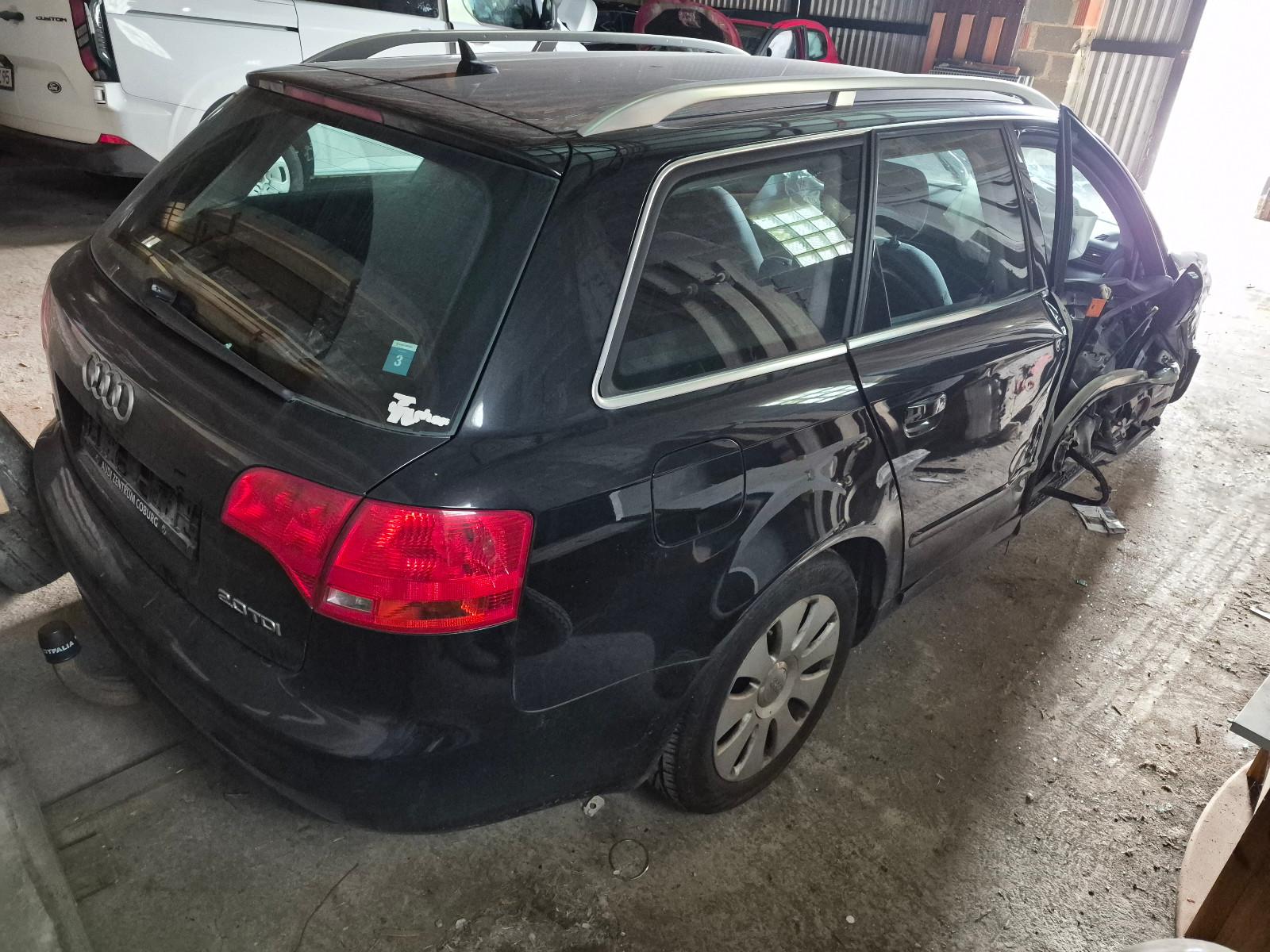 Audi A4 2006 — салон