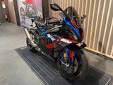 BMW M 1000 RR  - BMW M 10