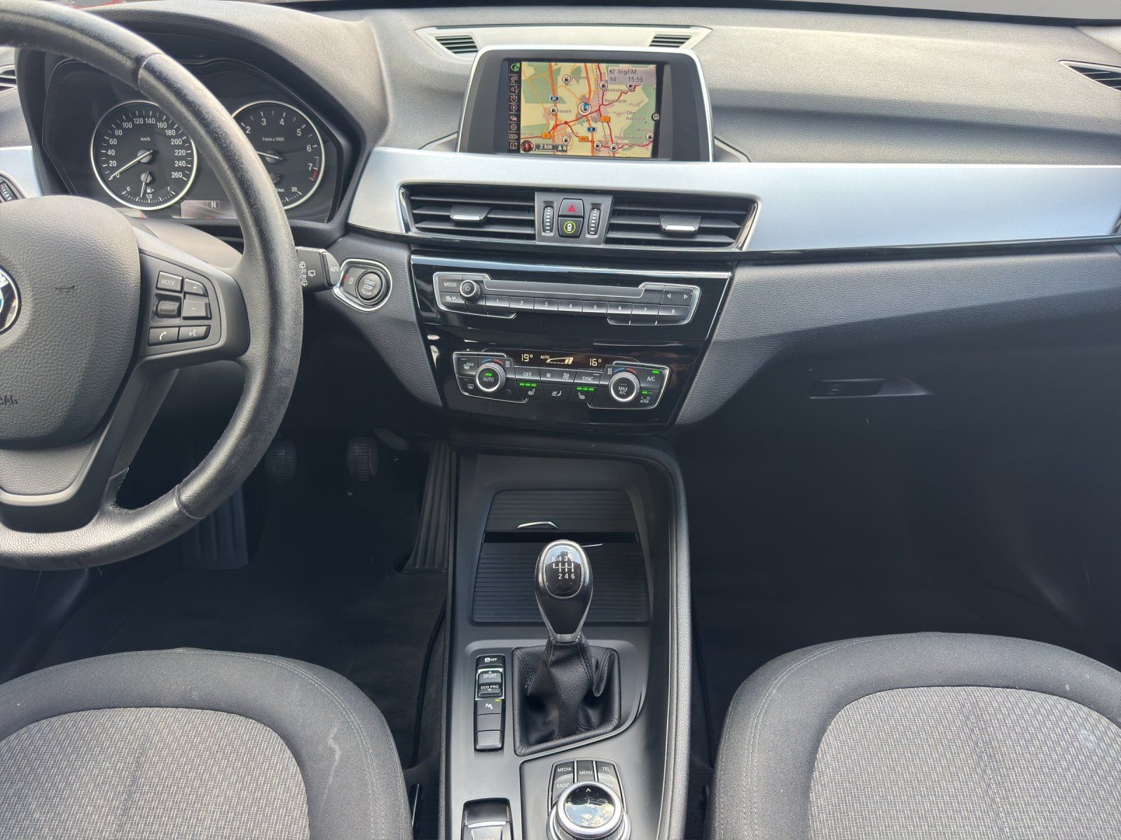 Fahrzeugabbildung BMW X1 sDrive 18i Advantage/PDC/SHZ/NAVI/