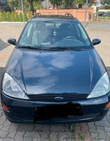 Ford Focus 1,4 - Ford Focus aus 2001: Kombi