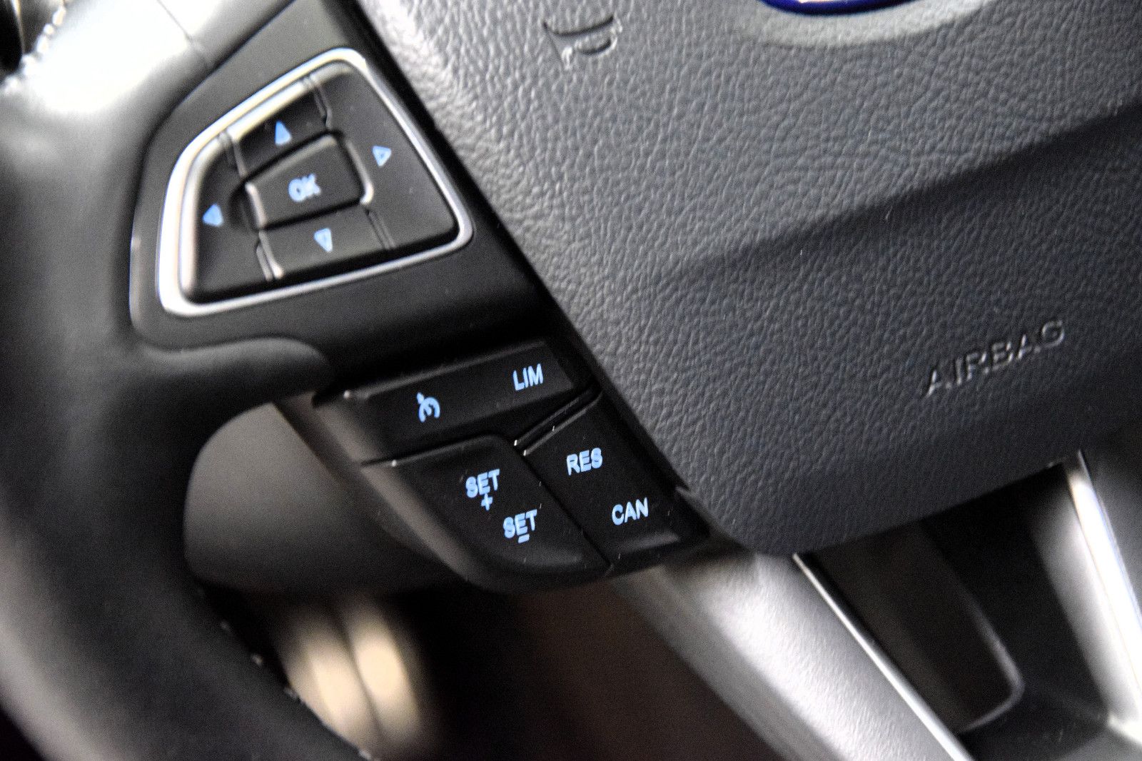 Fahrzeugabbildung Ford Kuga ST-Line Tempomat Kamera PDC Bi-Xenon el.Hkl