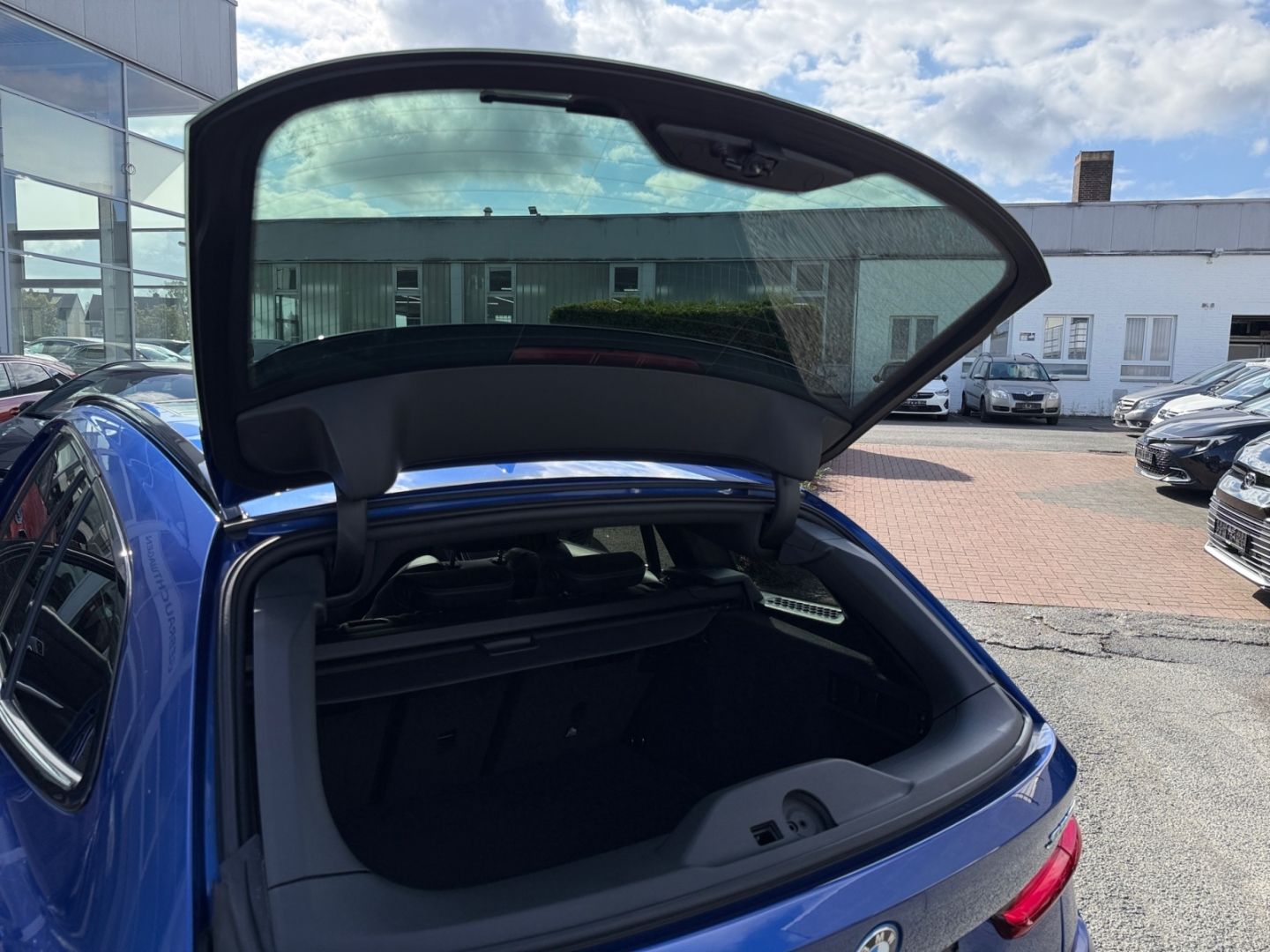 BMW 330 e xDrive M Sport Touring Laser Pano HuD 360° foto 24