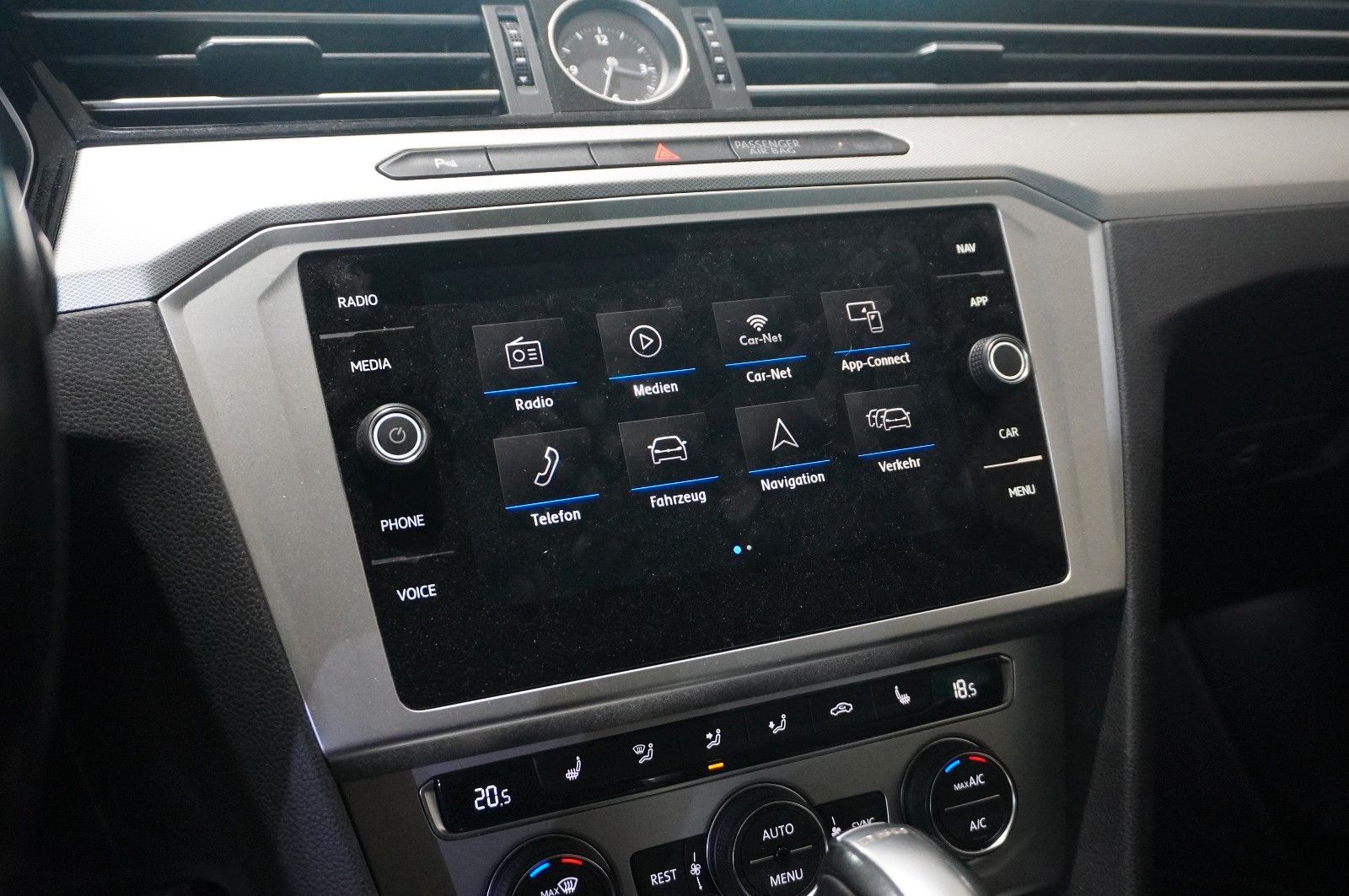 Fahrzeugabbildung Volkswagen Passat Vari. 2.0D COMFORTL. NAVI/LED/SPORT/AHK