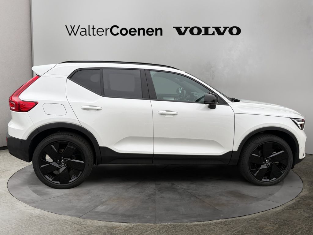 VOLVO XC40 B3 B DKG Plus Black Edition 360° Standheiz VOLVO XC40 B3 B DKG Plus Black Edition 360° Standheiz