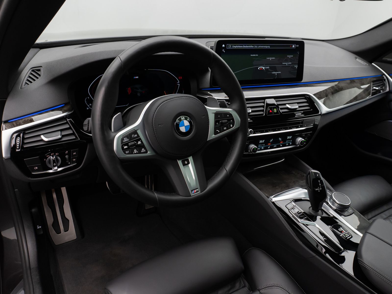 Fahrzeugabbildung BMW 540i xD M Sport Glasdach Laser Kamera HUD SoftCL