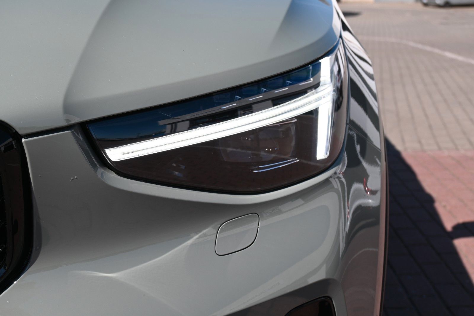 Fahrzeugabbildung Volvo XC40 B4 DKG Plus Dark*FSHZG*360°*ACC*Allwetter