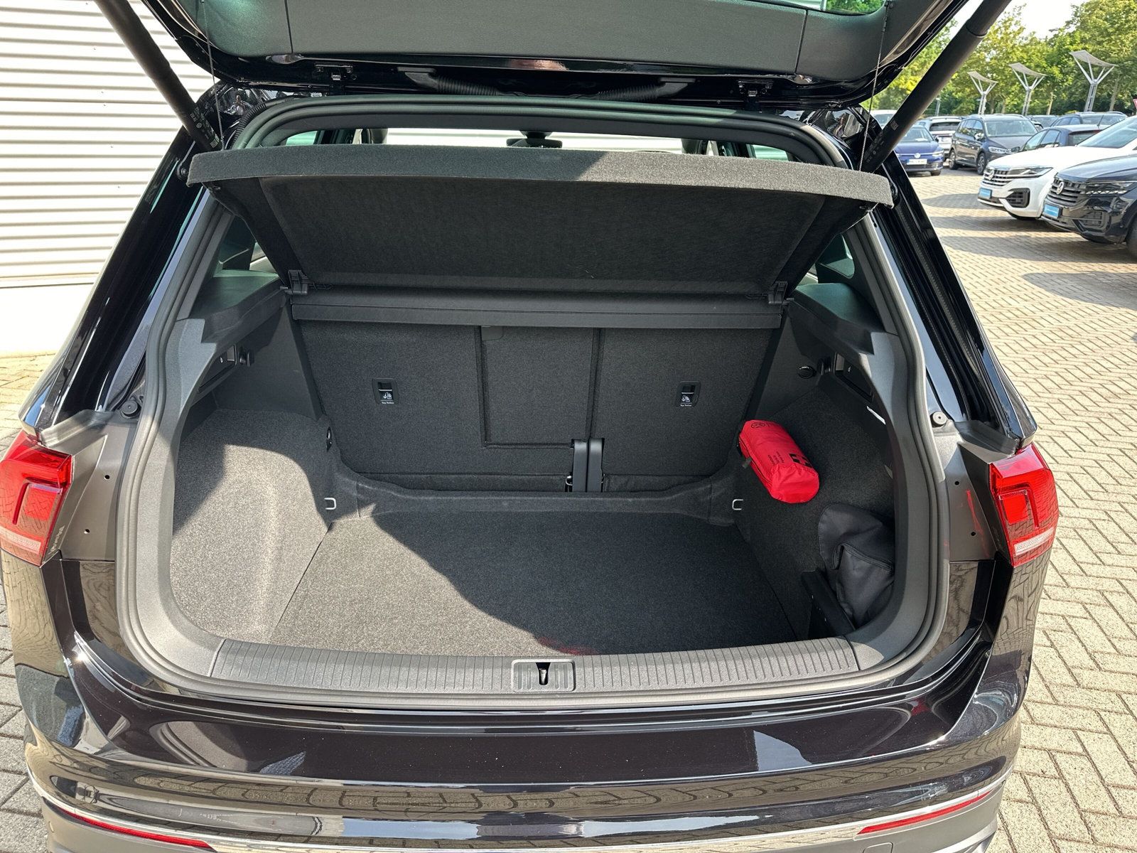 Fahrzeugabbildung Volkswagen Tiguan 1.5 TSI DSG Move MATRIX eKLAPPE KAMERA