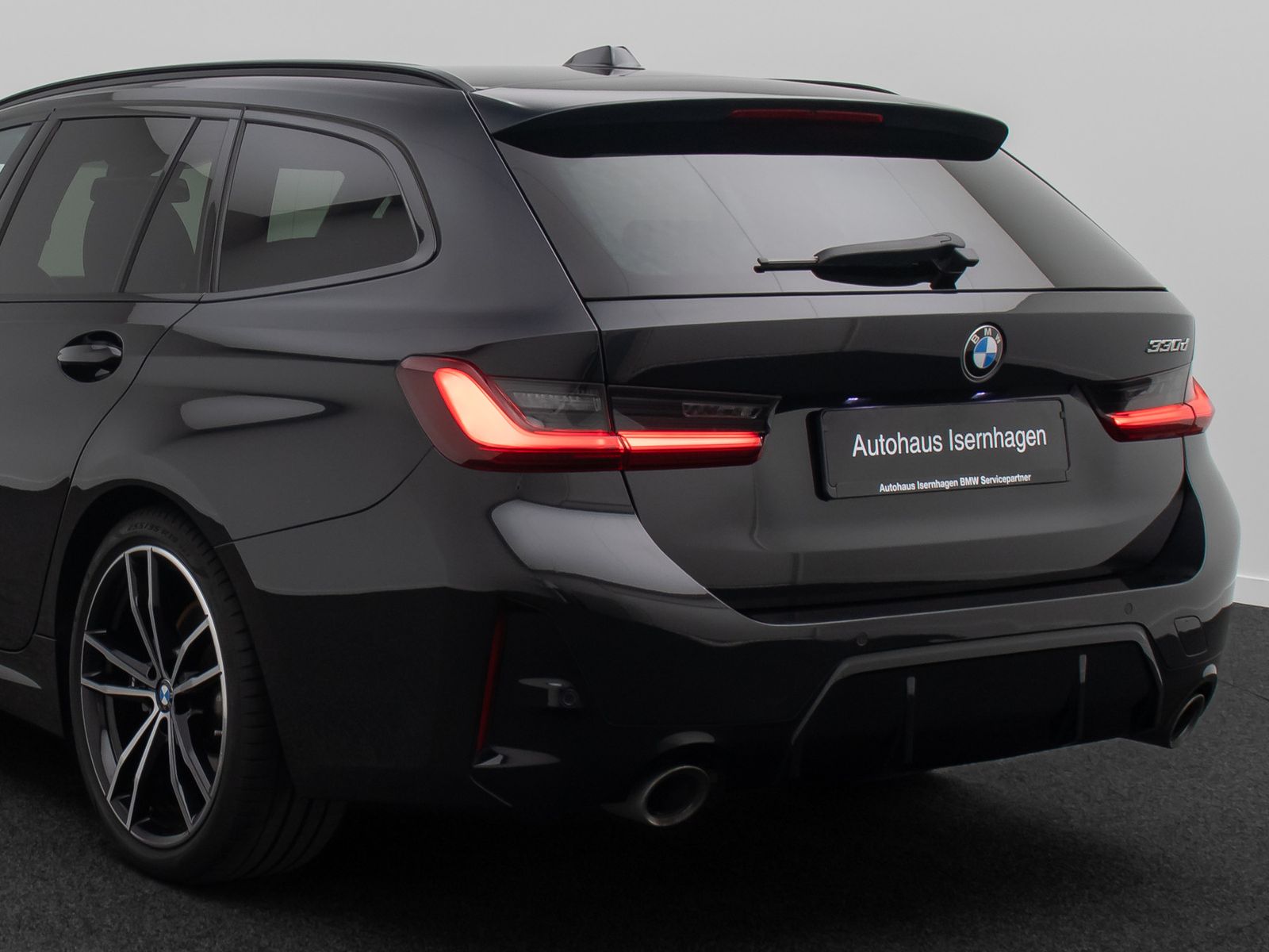 Fahrzeugabbildung BMW 330d M Sport H/K Panorama HUD DAB Alarm 19Zoll