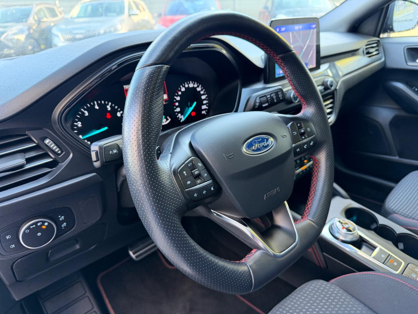 Ford Focus  ST-Line/SPORTPAKET/AHK/ACC/PANORAMA