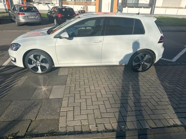 Volkswagen Golf E Navi/Leder 18zoll GTI