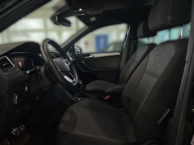Fahrzeugabbildung Volkswagen Tiguan 1.5 TSI 6-Gang MOVE AHK NAVI MATRIX 360°