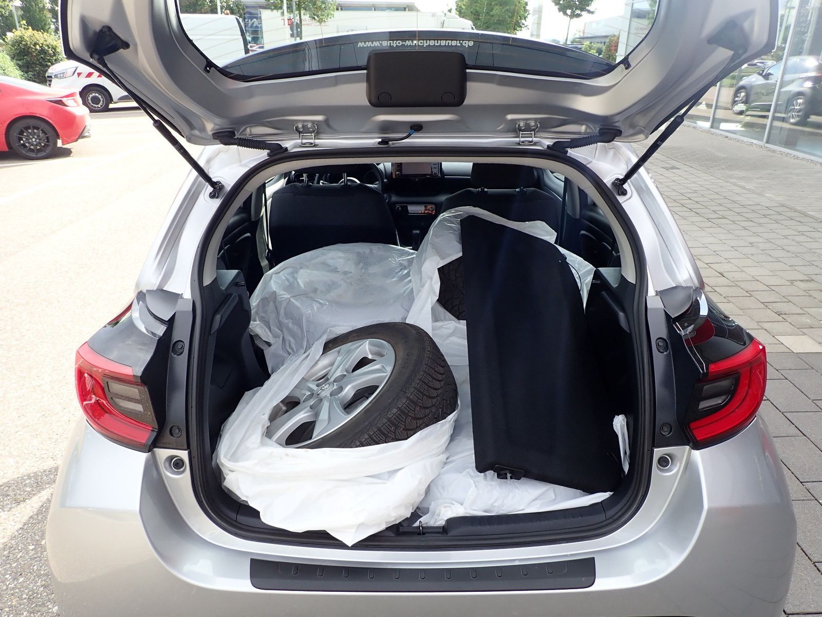 Fahrzeugabbildung Toyota Yaris Hybrid Team Deutschland, Sitzhzg.