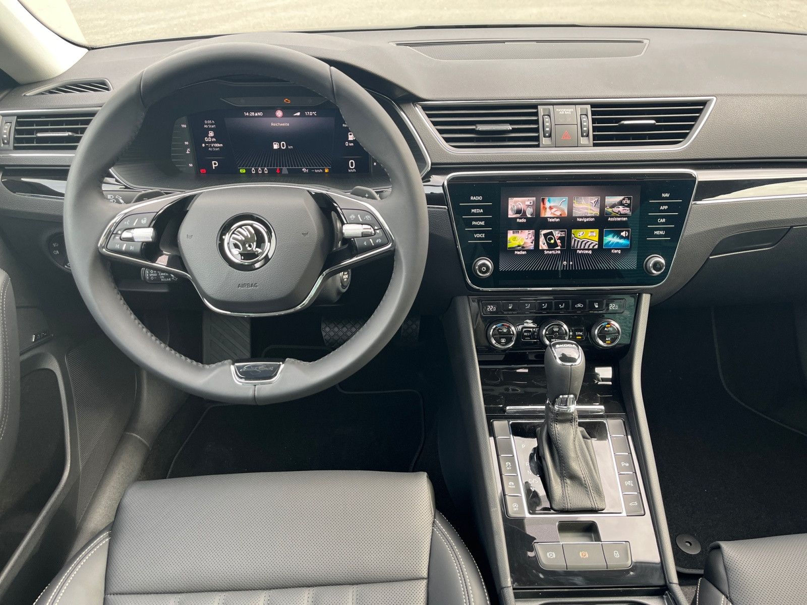 Superb Combi 2.0 TSI L&K AHK Area View Canton