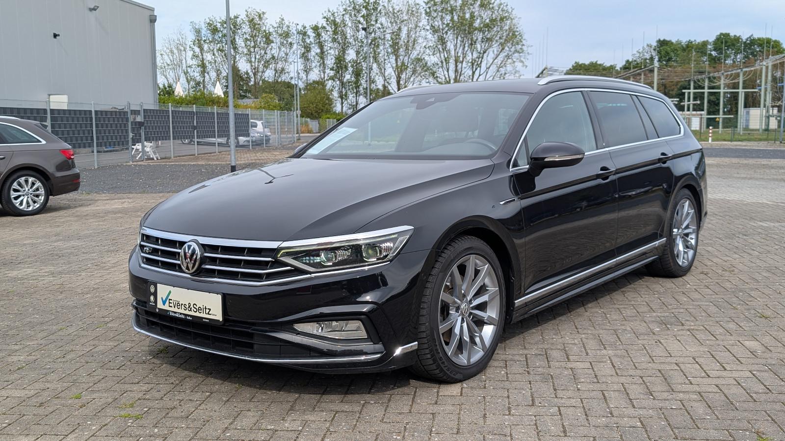 Volkswagen Passat Var. R-Line IQ.Light + RFK + NAV + 8-fach