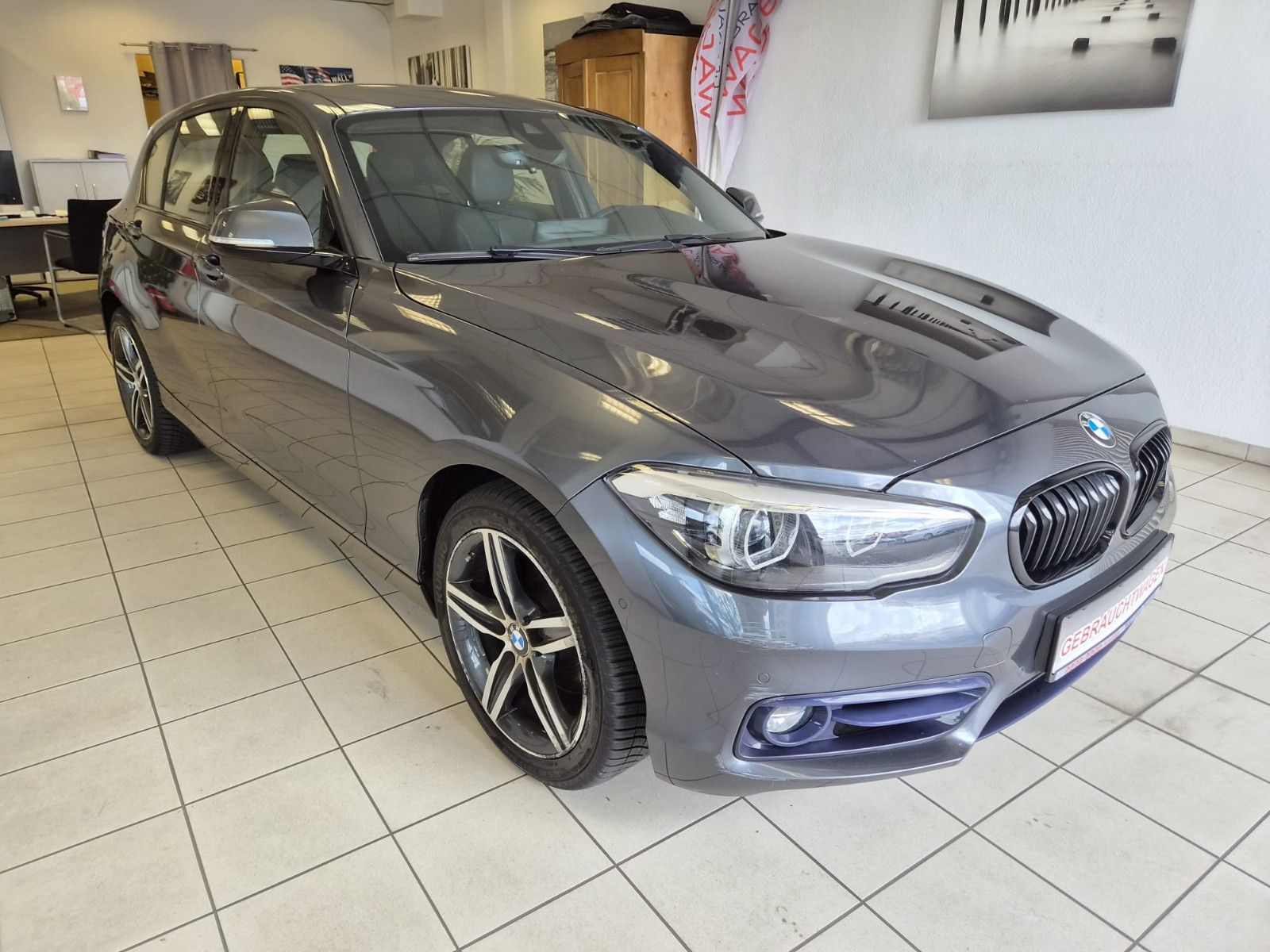 Fahrzeugabbildung BMW 120i Edition Sport Line Shadow/NAVI / AUTOMATIK