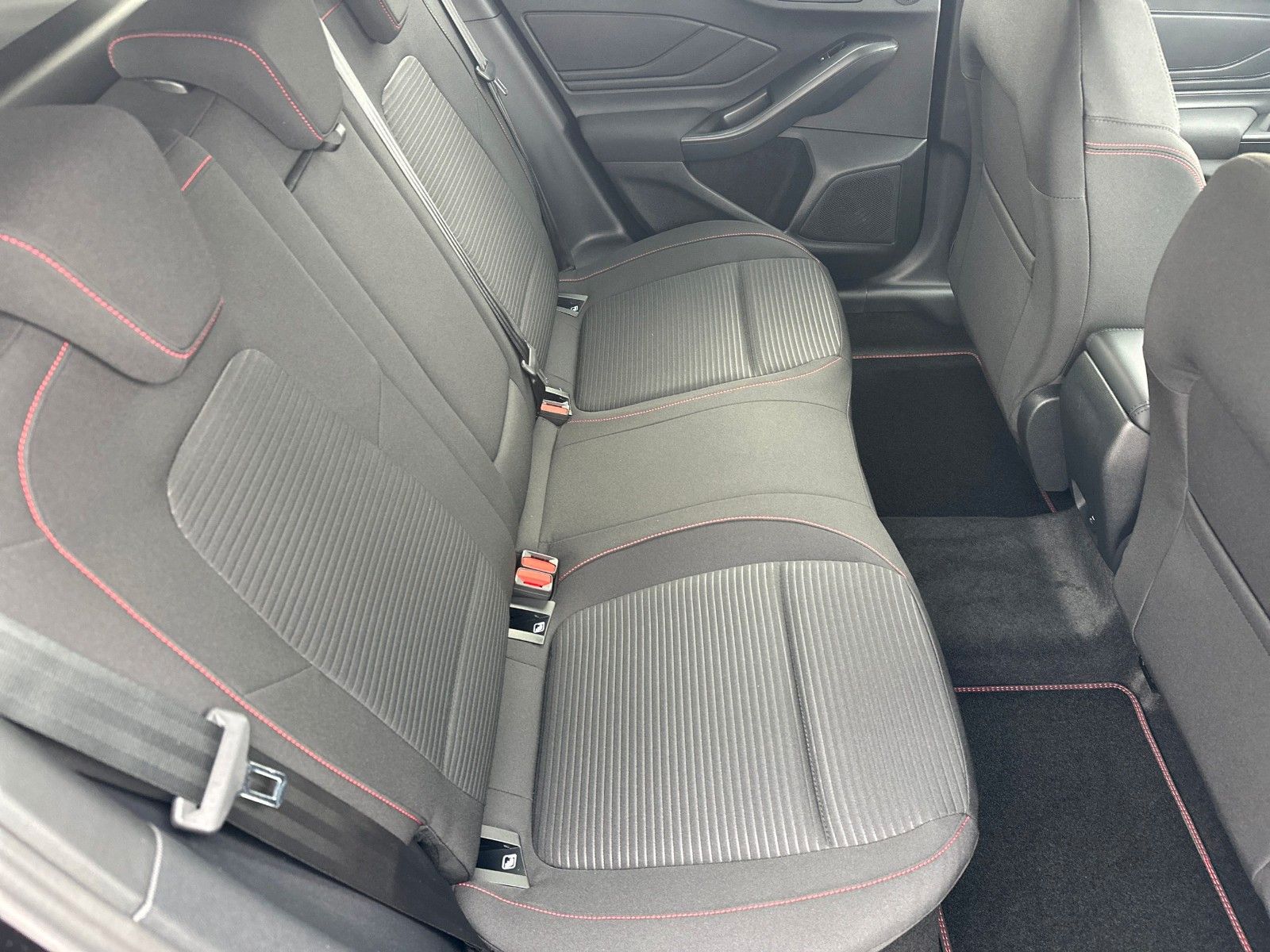 Fahrzeugabbildung Ford Focus Turnier ST-Line X, FAHRASSISTENZPAKET