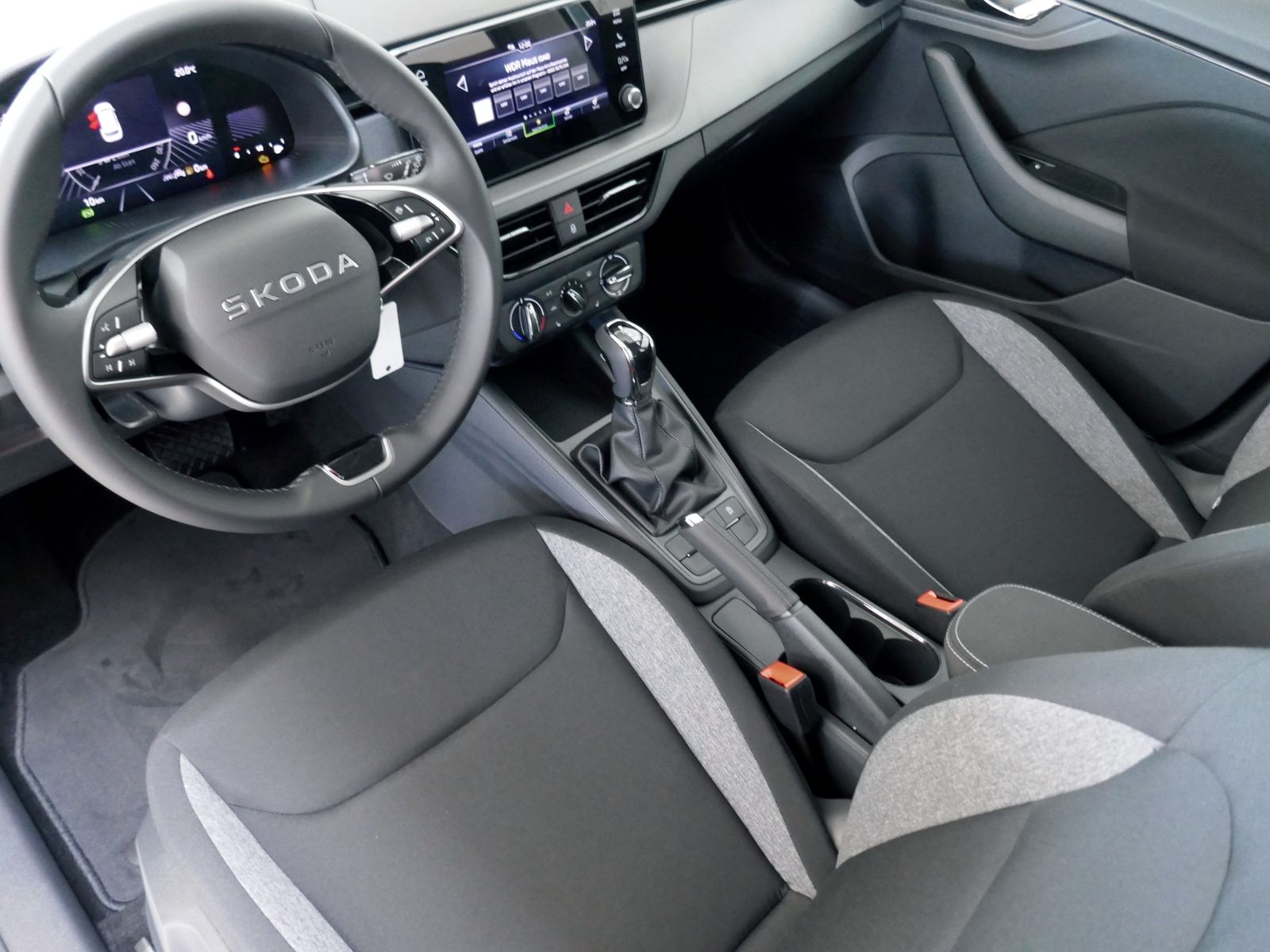 Fahrzeugabbildung SKODA Kamiq Essence 1.0 TSI DSG | LED PDC GRA App