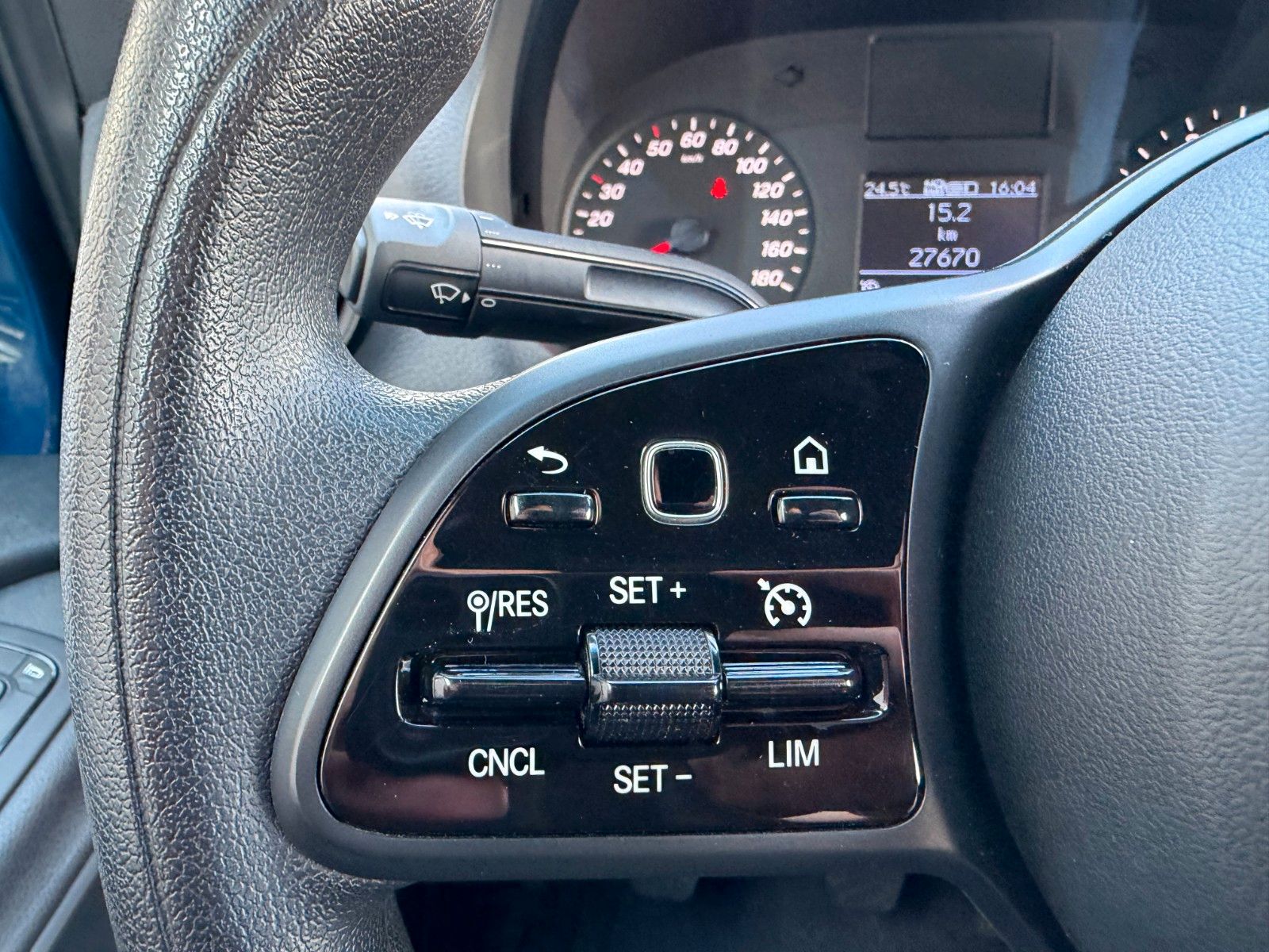 Fahrzeugabbildung Mercedes-Benz Sprinter 215 CDI DoKa Pritsche Plane AHK Klima