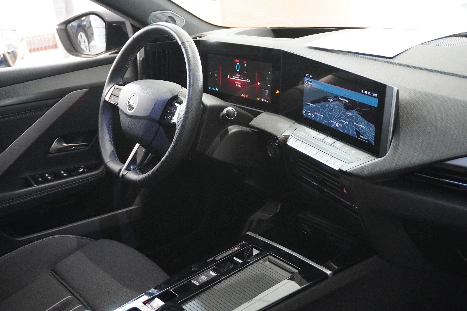 Fahrzeugabbildung Opel Astra L Lim. 1.6 HYBRID GS SPORT NAVI/360°/SPORT